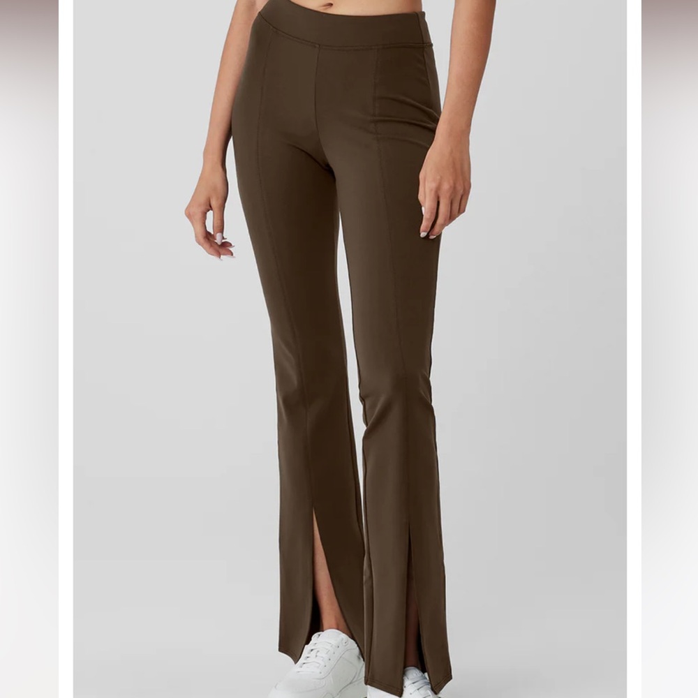 Alo Yoga Airbrush High-Waist Flutter Legging - Picture 2 of 10